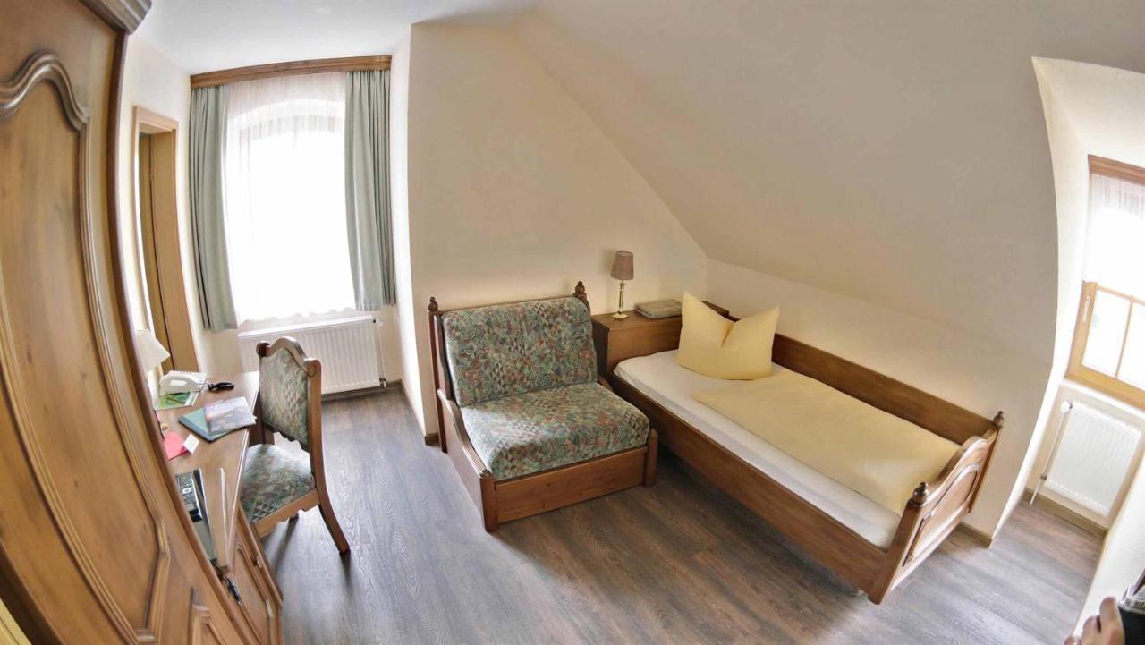 Hotel Und Restaurant Rittergut Kreipitzsch Naumburg  Buitenkant foto
