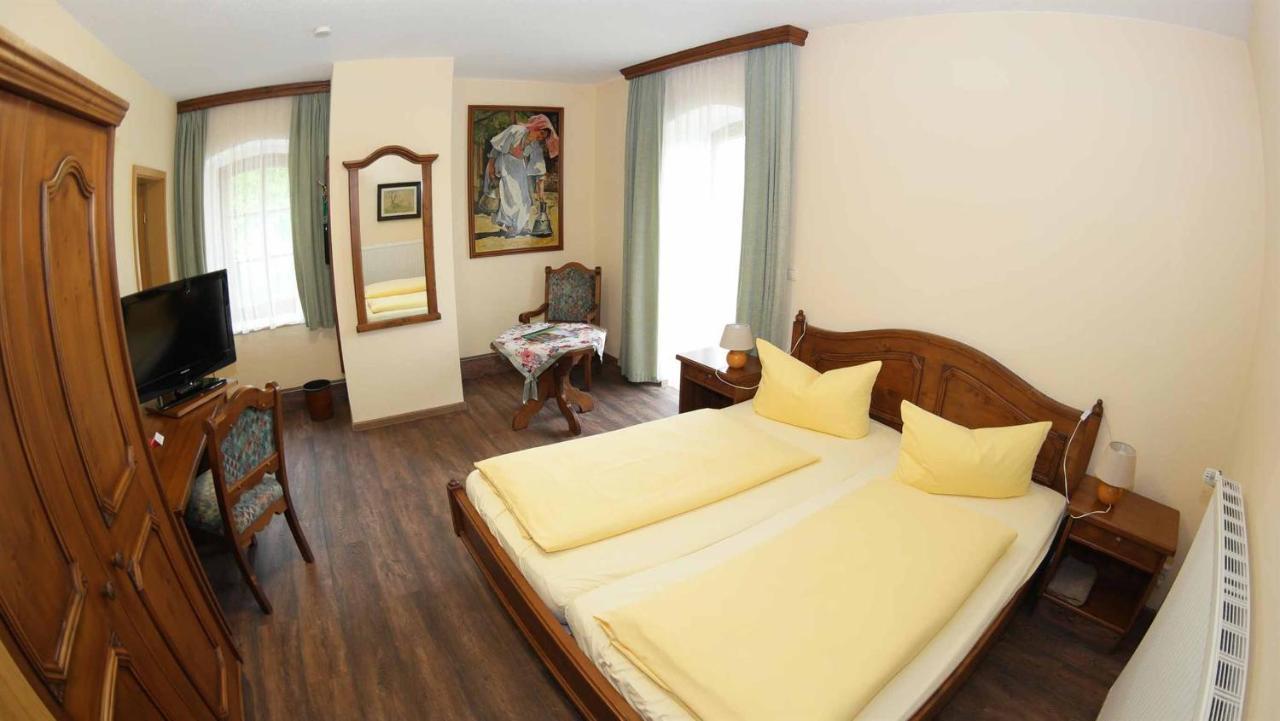 Hotel Und Restaurant Rittergut Kreipitzsch Naumburg  Buitenkant foto